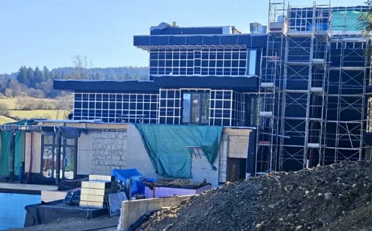 6. Zadnja faza izgradnje hotela, zunanji ovoj in oprema, februar 2026